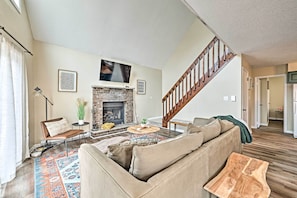 House (3 Bedrooms) | Interior - Golf, Ski + Fish: Cabin w/ Deck in Tobyhanna! (Tobyhanna)