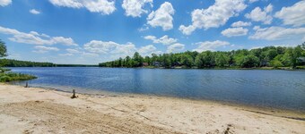 Golf, Ski + Fish: Cabin w/ Deck in Tobyhanna!
