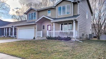 House (4 Bedrooms) | Front of property