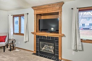 House (4 Bedrooms) | Interior - Altoona Home 11 Mi to Downtown Des Moines (Altoona)