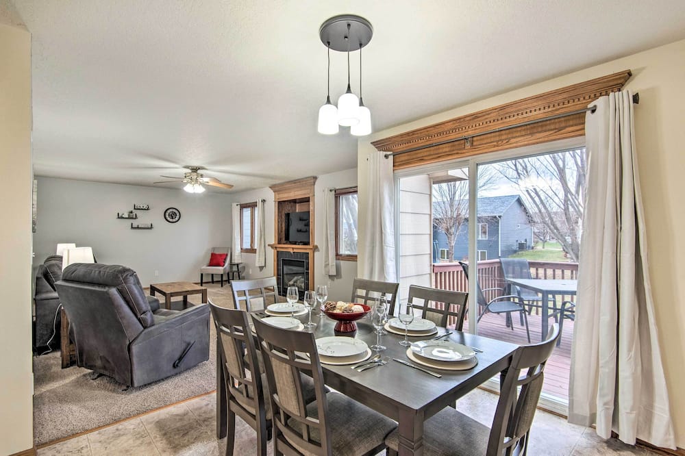 Altoona Home 11 Mi to Downtown Des Moines - Hartford, IA