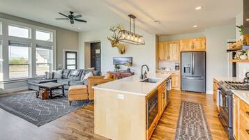 House (3 Bedrooms) | Interior