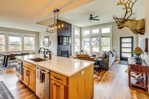 House (3 Bedrooms) | Interior