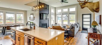 Stylish Montana Vacation Rental w/ Private Hot Tub