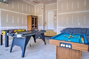 House (5 Bedrooms) | Interior