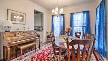 Rumah (5 Bedrooms) | Interior