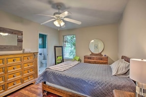 House (3 Bedrooms) | Interior - 8 Mi to Lake Ray Hubbard: Creekside Garland Home (Garland)