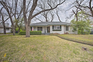 House (3 Bedrooms) | Interior - 8 Mi to Lake Ray Hubbard: Creekside Garland Home (Garland)