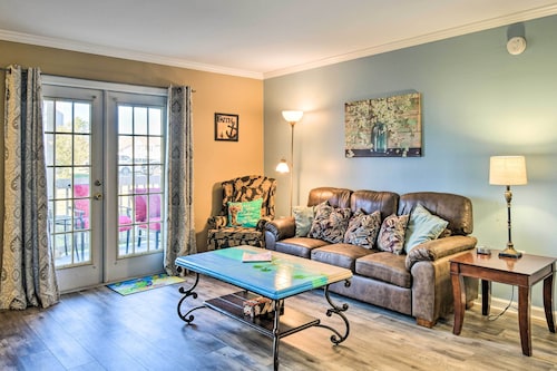 5 Mi to Beach: Gulf Shores Condo w/ Perks!