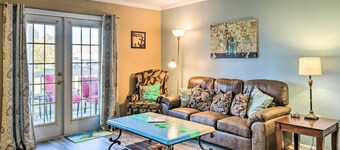 5 Mi to Beach: Gulf Shores Condo w/ Perks!