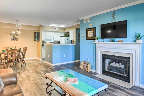 5 Mi to Beach: Gulf Shores Condo w/ Perks!