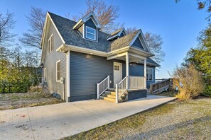 Cottage (2 Bedrooms) | Interior - Lakefront Lexington Escape: Steps to Beach! (Lexington)