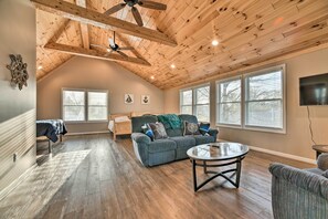 Cottage (2 Bedrooms) | Interior - Lakefront Lexington Escape: Steps to Beach! (Lexington)