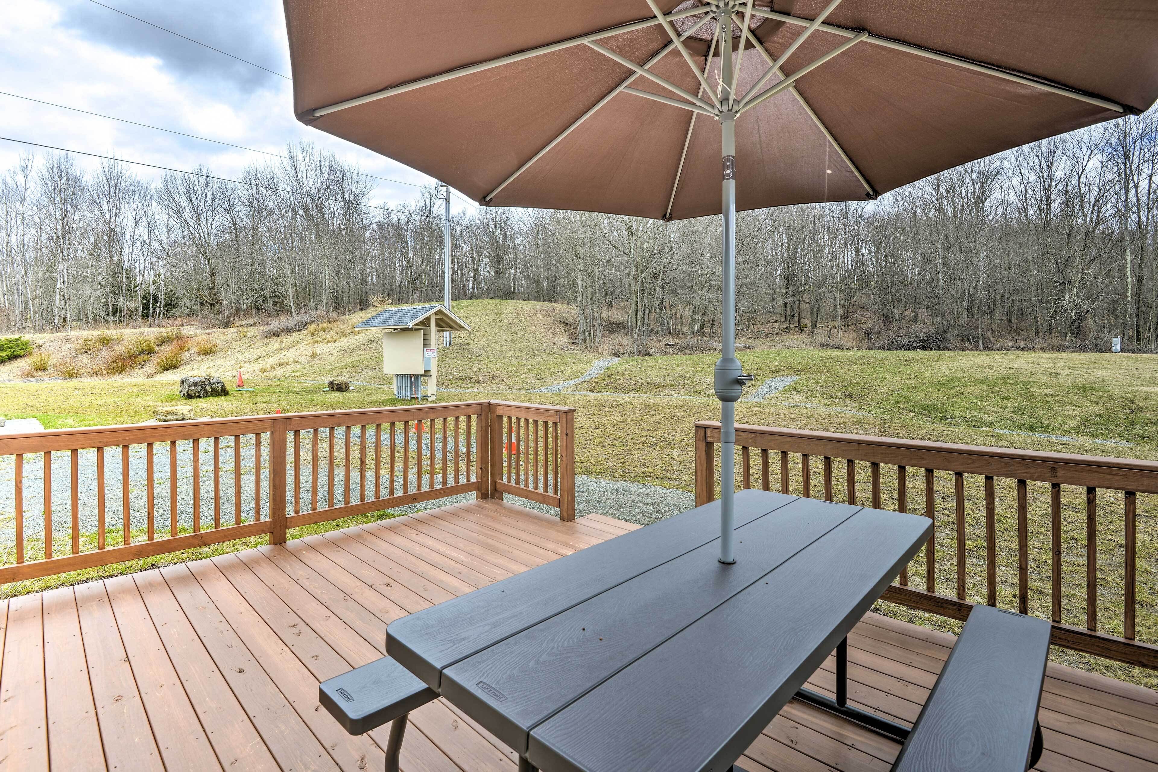 Year-round Studio w/ Patio: Grill, Hike & Fish!