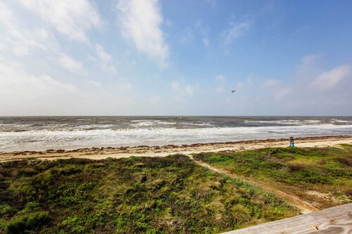 Gilchrist 'EZ Street Beach House' w/ Gulf Access!