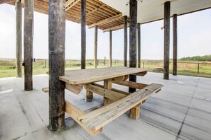 Interior - Gilchrist 'EZ Street Beach House' w/ Gulf Access! (Port Bolivar)