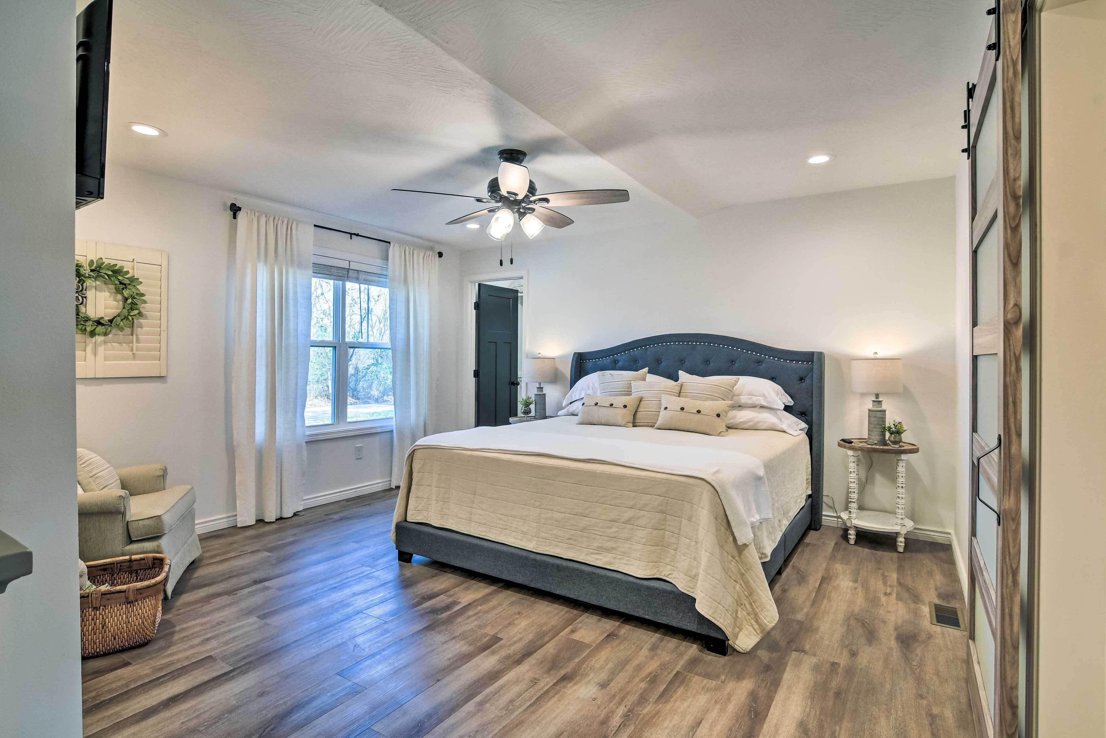 'the Retreat on Reno' Home w/ Hot Tub + Deck!