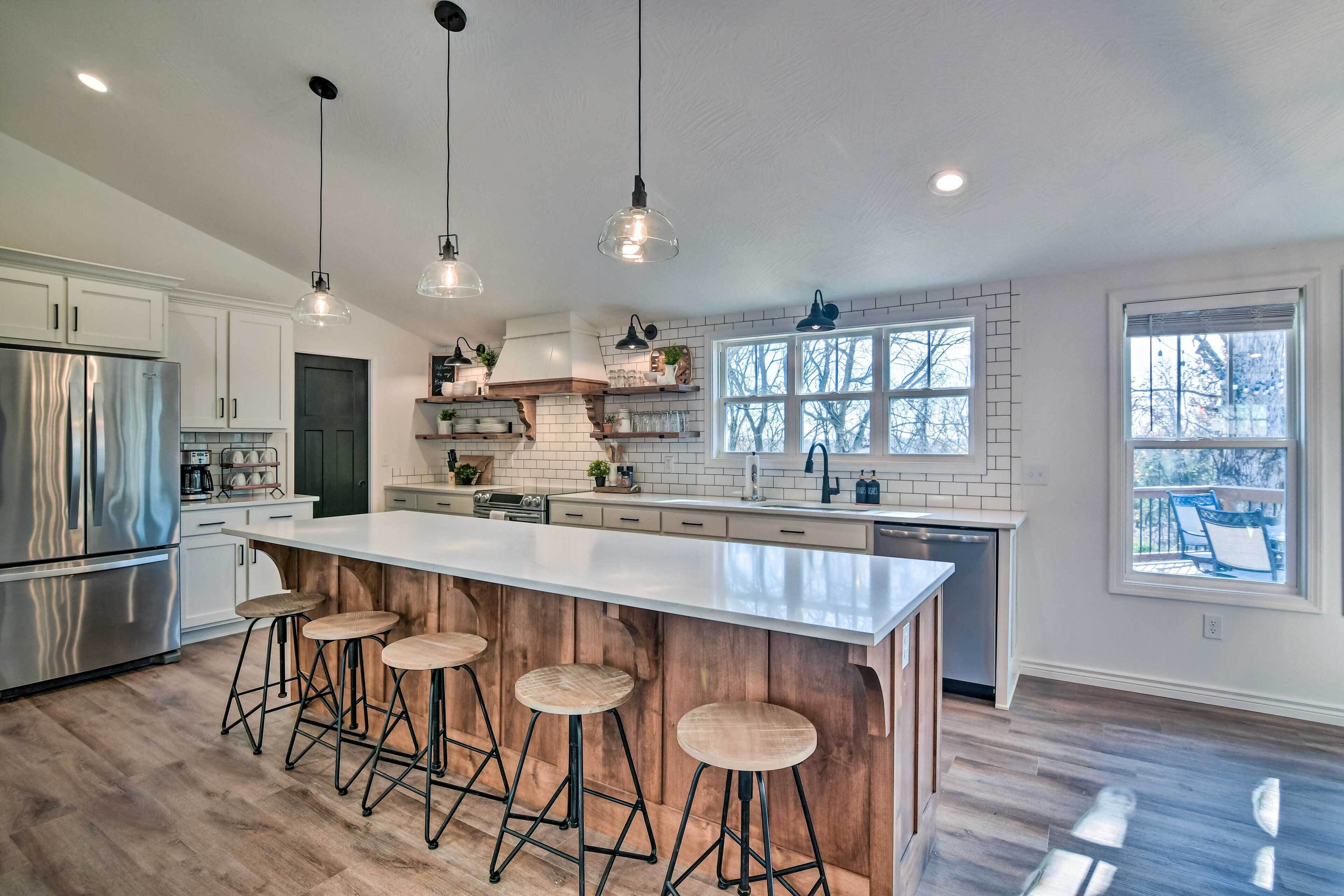 House (4 Bedrooms) | Private kitchen | Microwave, oven, stovetop, dishwasher