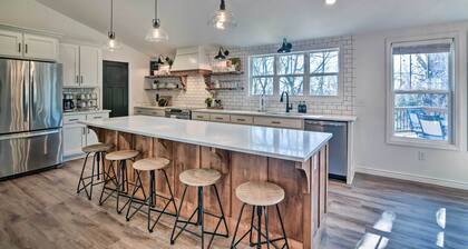 'the Retreat on Reno' Home w/ Hot Tub + Deck!