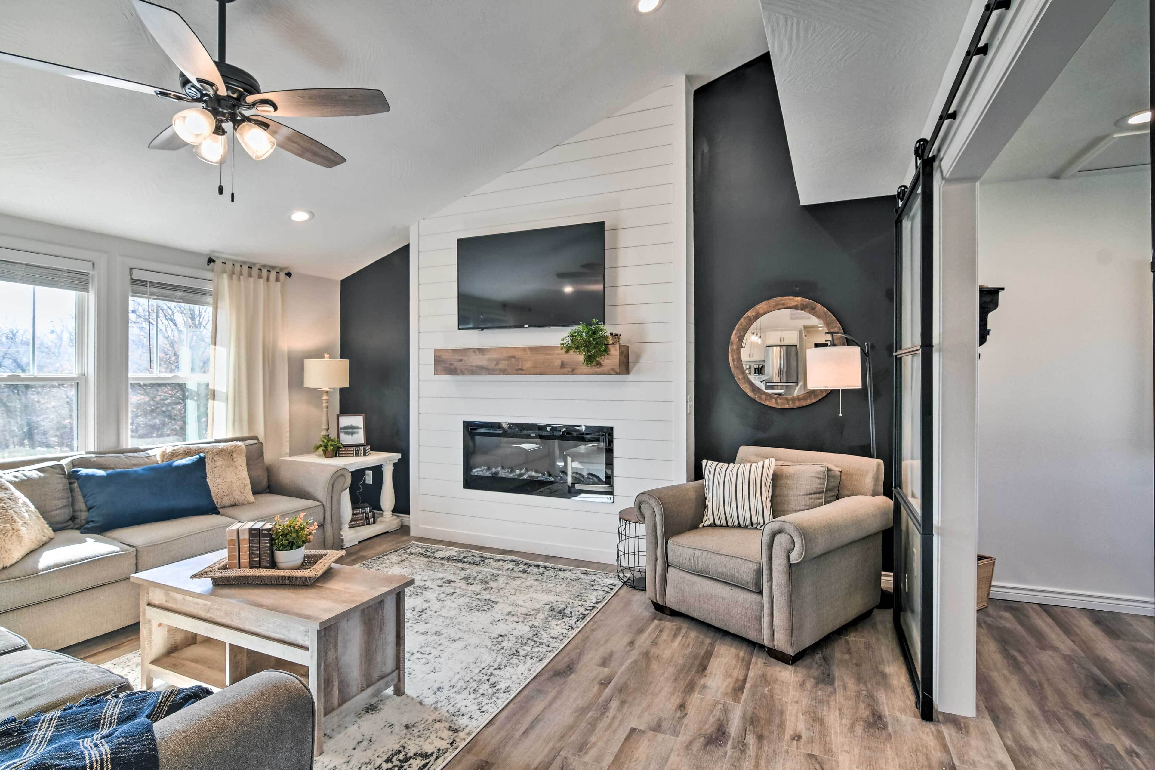 'the Retreat on Reno' Home w/ Hot Tub + Deck!