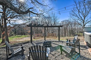 Outdoor spa tub - 'the Retreat on Reno' Home w/ Hot Tub + Deck! (Reeds Spring)