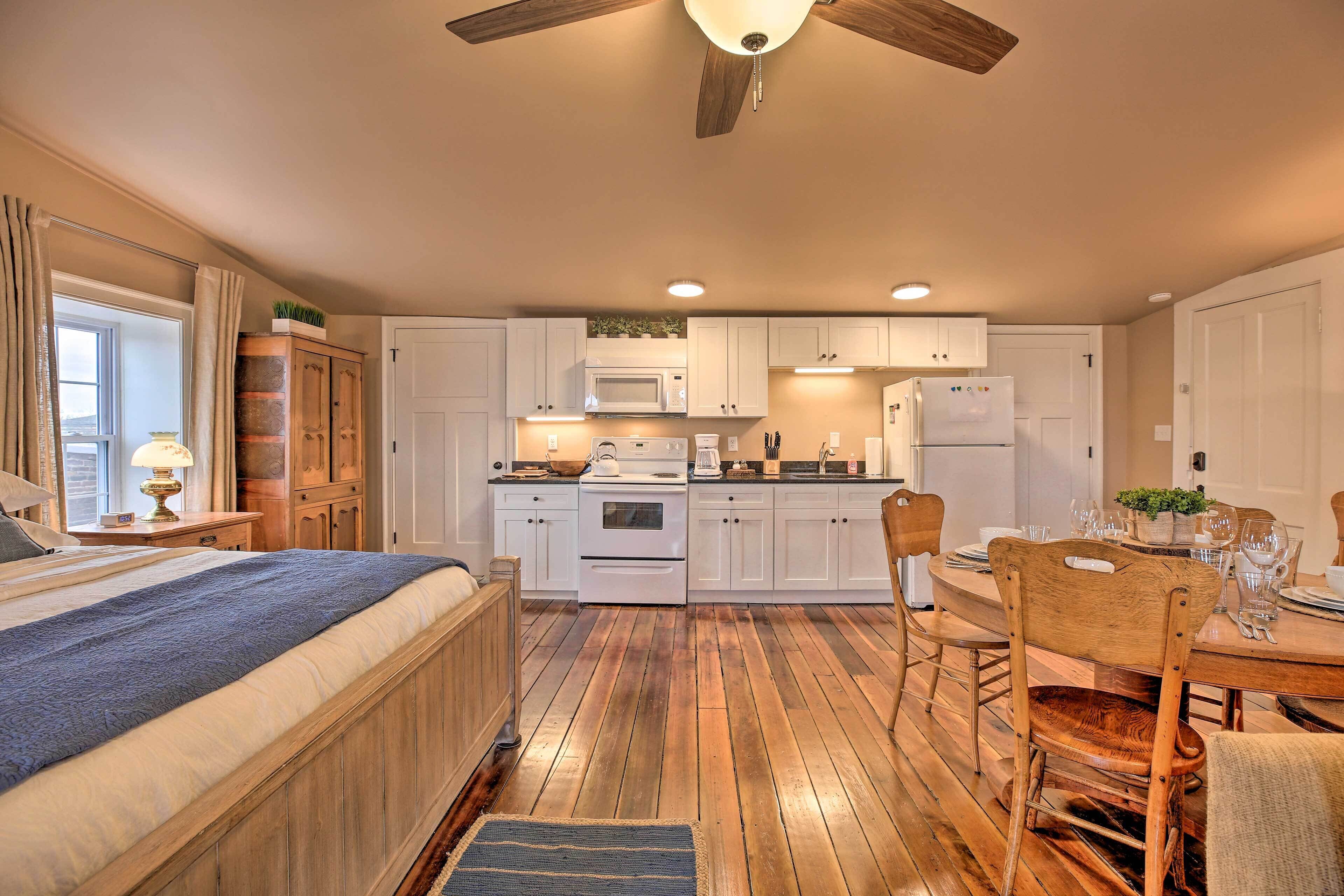 Chic Main Street Retreat < 7 Mi to KY Horse Park!