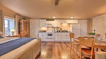 Apartment (0 Bedroom) | Interior