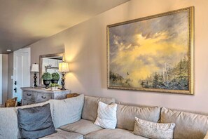 Interior - Chic Main Street Retreat < 7 Mi to KY Horse Park! (Georgetown)