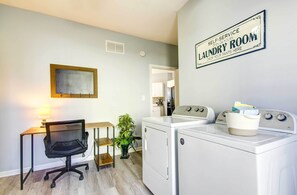 House (5 Bedrooms) | Interior