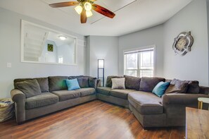 House (5 Bedrooms) | Interior