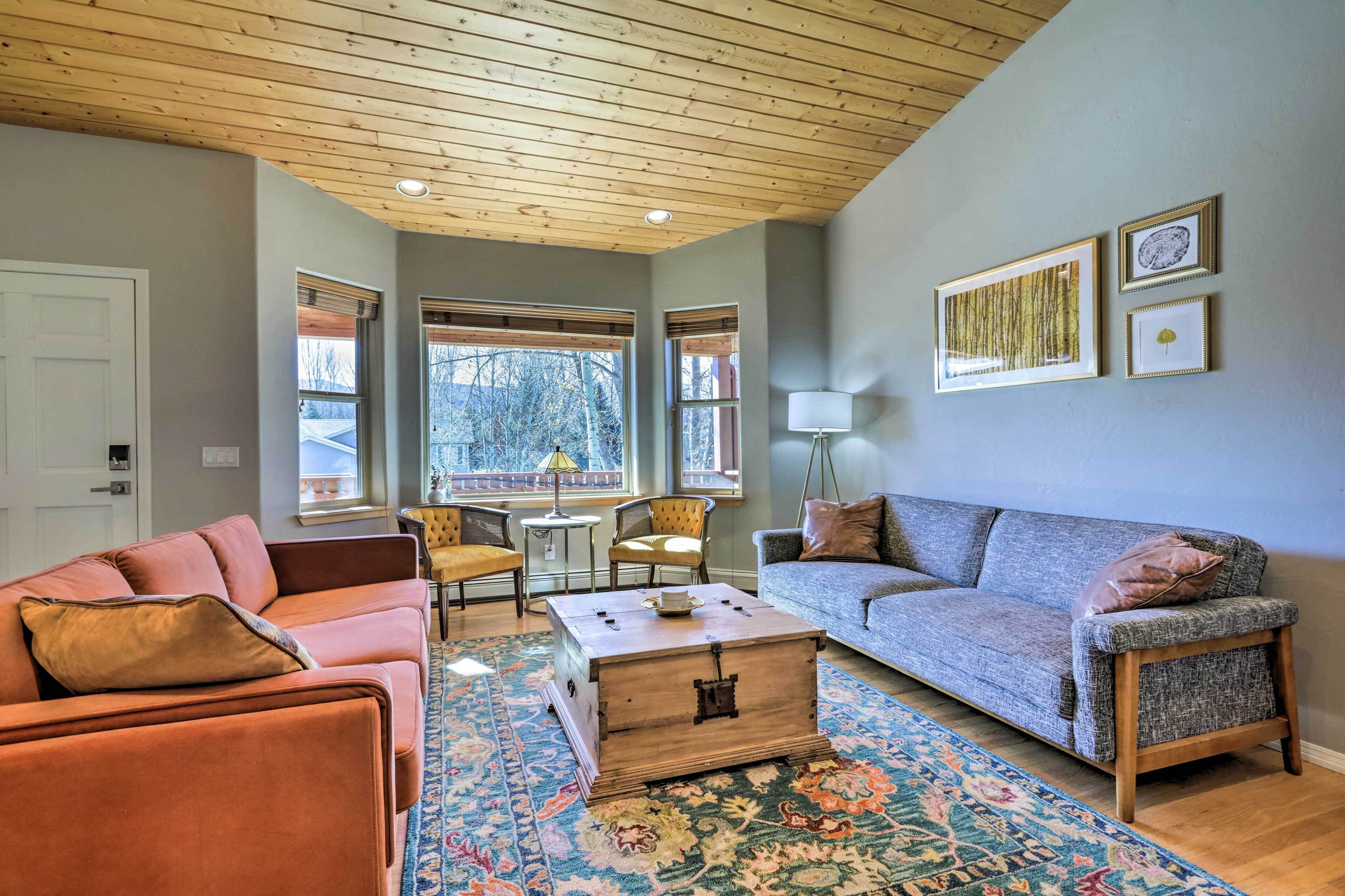 Cozy Carbondale Escape w/ Deck & Grill!