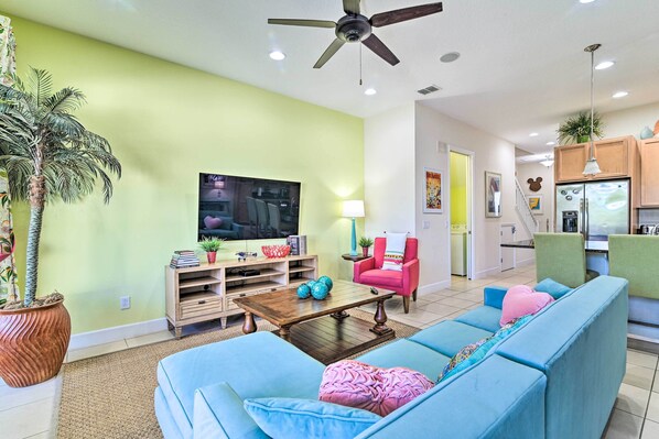 TV, iPod dock, books - Eclectic Davenport Townhome With Private Pool! (Davenport)