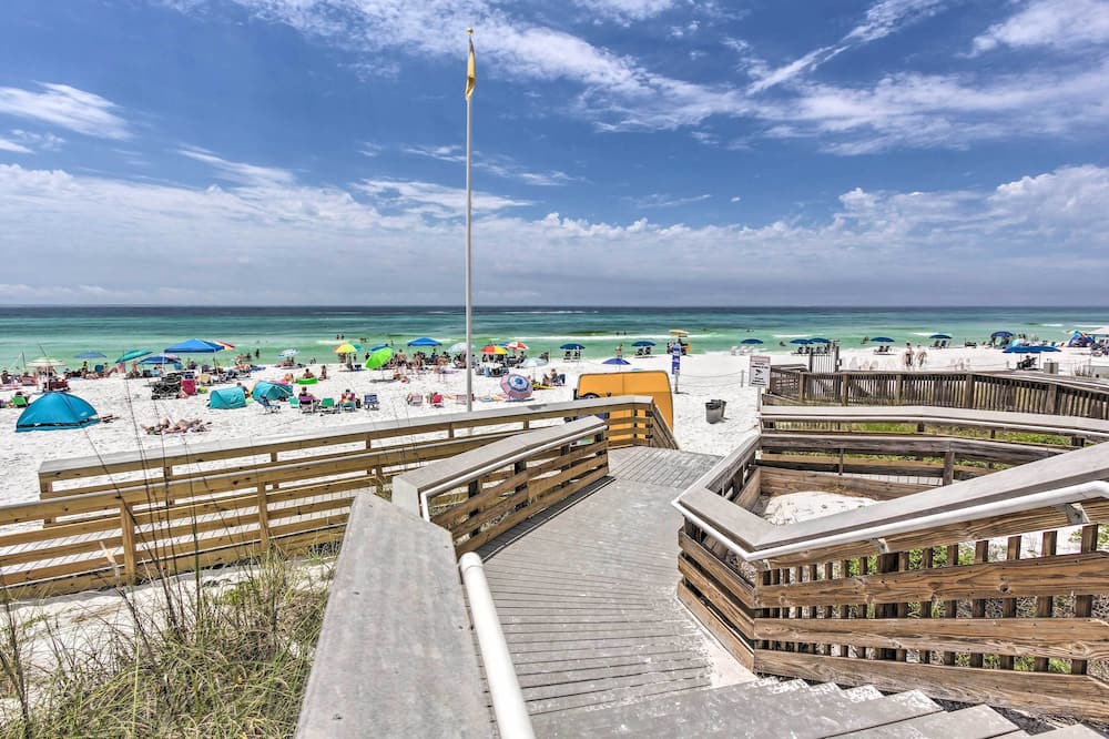 Explore Boardwalk Thrills! Central Destin Condo - Miramar Beach, FL