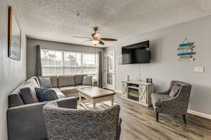 Apartment (3 Bedrooms) | Front of property - Explore Boardwalk Thrills! Central Destin Condo (Destin)