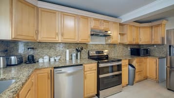 Apartemen (4 Bedrooms) | Dapur pribadi | Tisu