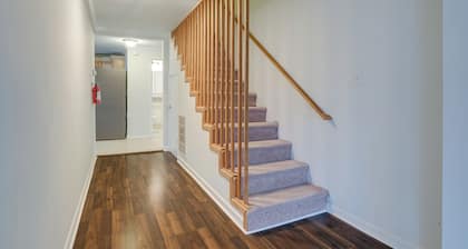 Spacious Triangle Townhome - Near Hiking & Golf!