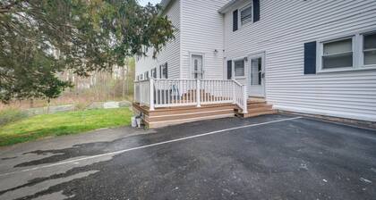 Spacious Triangle Townhome - Near Hiking & Golf!