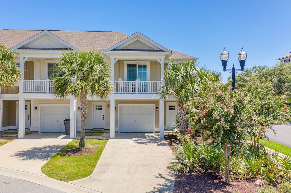 Chic North Myrtle Beach Villa: Resort Amenities!