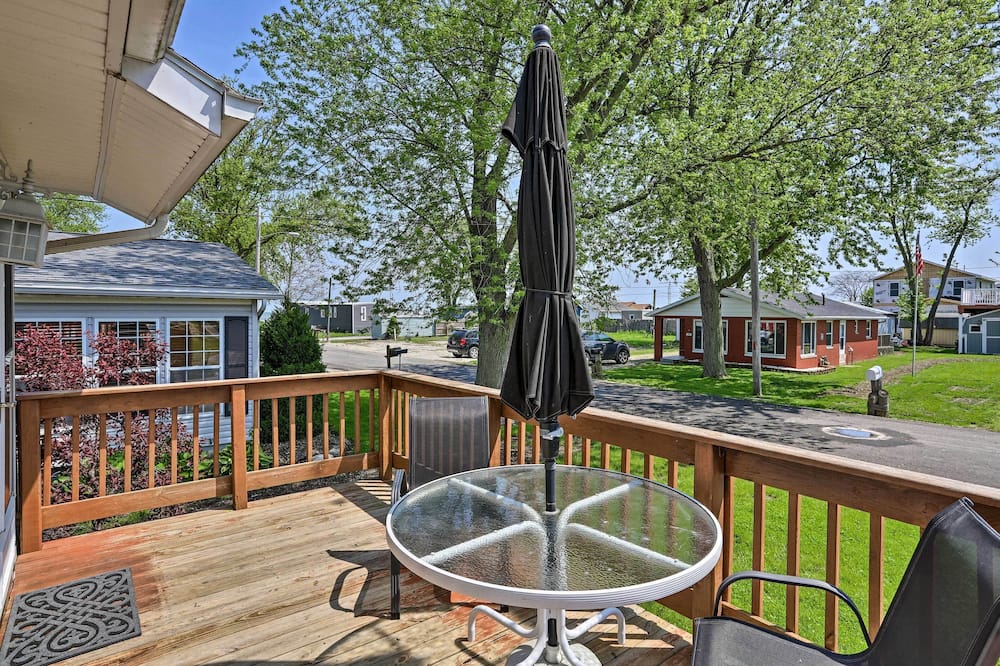 Home w/ Lake-view Deck by Camp Perry & Magee Marsh - Lakeside, OH