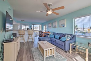Apartment (2 Bedrooms) | Interior - Walk to Shore! Ocean-view Condo in Carolina Beach (Carolina Beach)