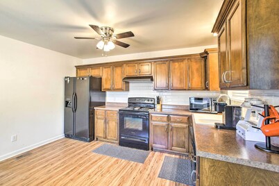 Charming Springfield Escape w/ Furnished Deck