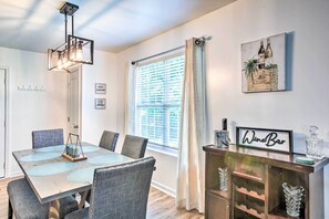 House (3 Bedrooms) | Interior - Charming Springfield Escape w/ Furnished Deck (Springfield)