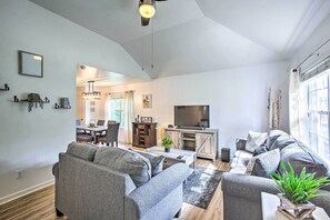 House (3 Bedrooms) | Interior - Charming Springfield Escape w/ Furnished Deck (Springfield)