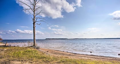 Cozy Cottage on Lake O The Pines w/ Lake Views!