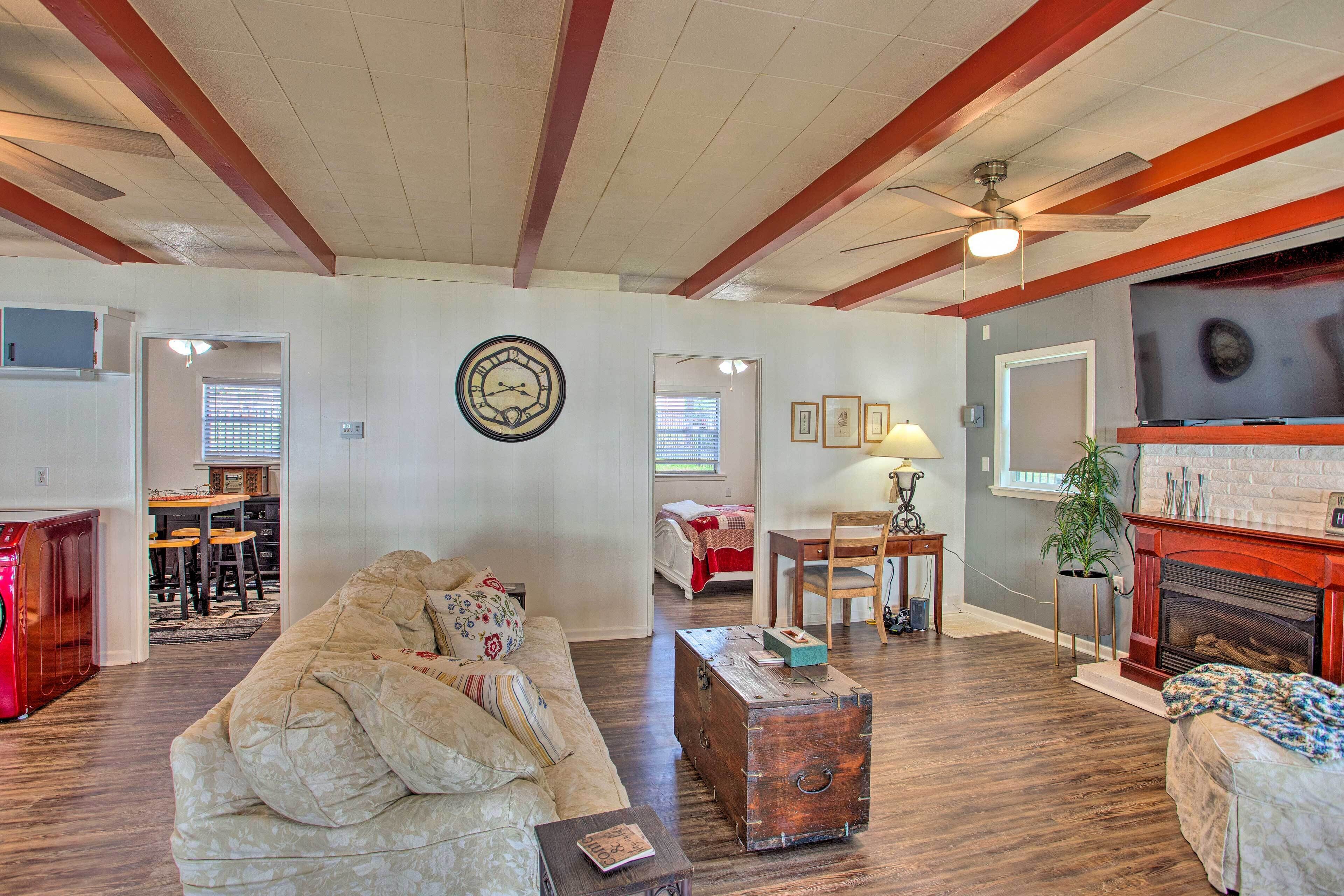 Cozy Cottage on Lake O The Pines w/ Lake Views!