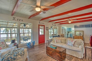 TV - Cozy Cottage on Lake O The Pines w/ Lake Views! (Avinger)