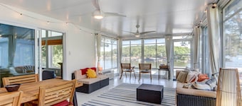 Dock + Kayaks: Lakefront Retreat in Sunrise Beach