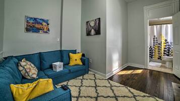 House (5 Bedrooms) | Interior