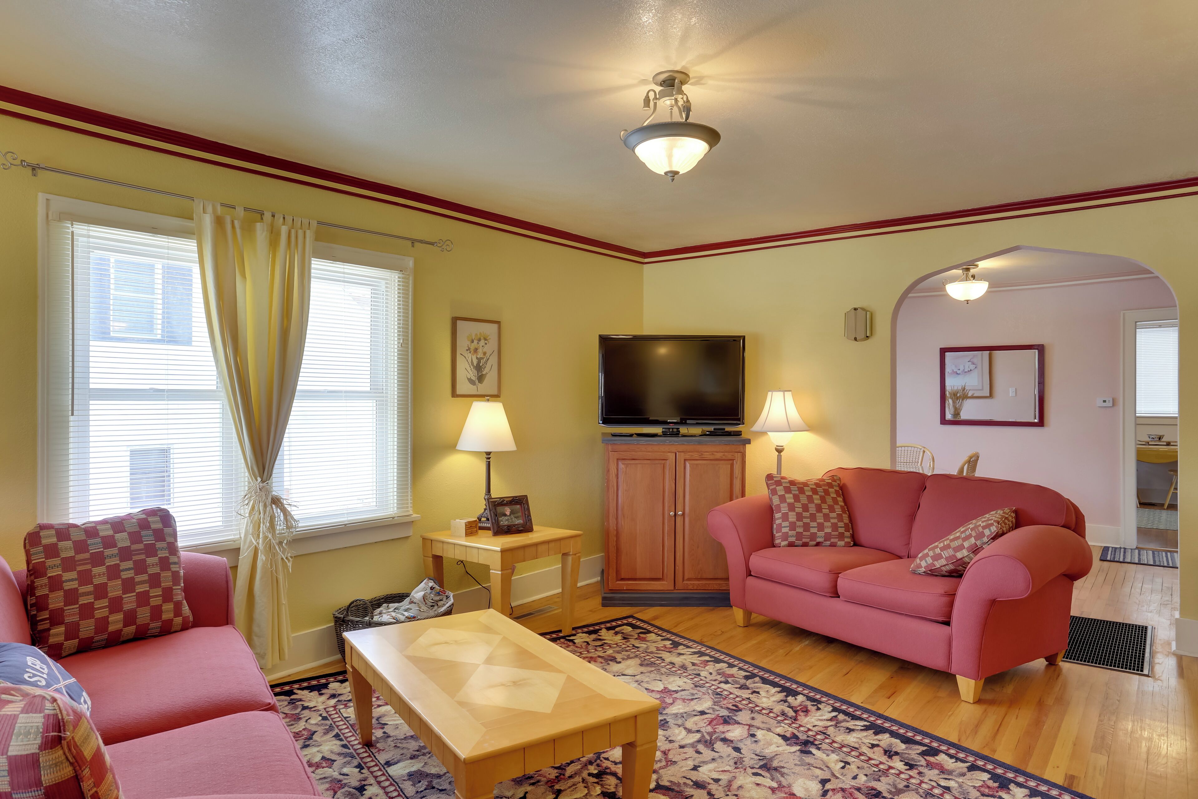 Casa (4 Bedrooms) | Área de estar | TV, DVD player