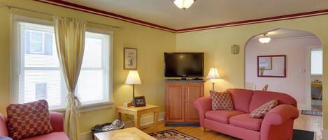 Maison (4 Bedrooms) | Aire de séjour | Téléviseur, lecteur de DVD